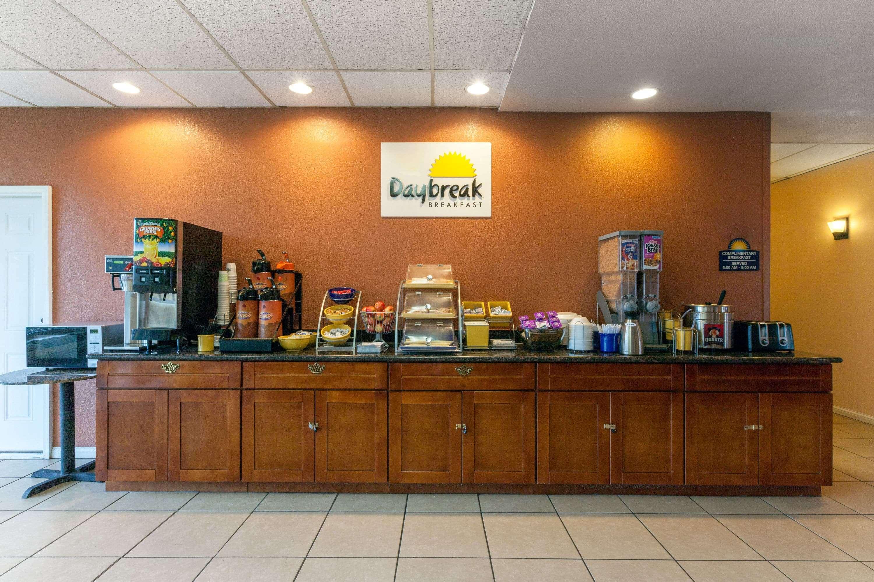 Days Inn By Wyndham Oklahoma City Fairground Экстерьер фото