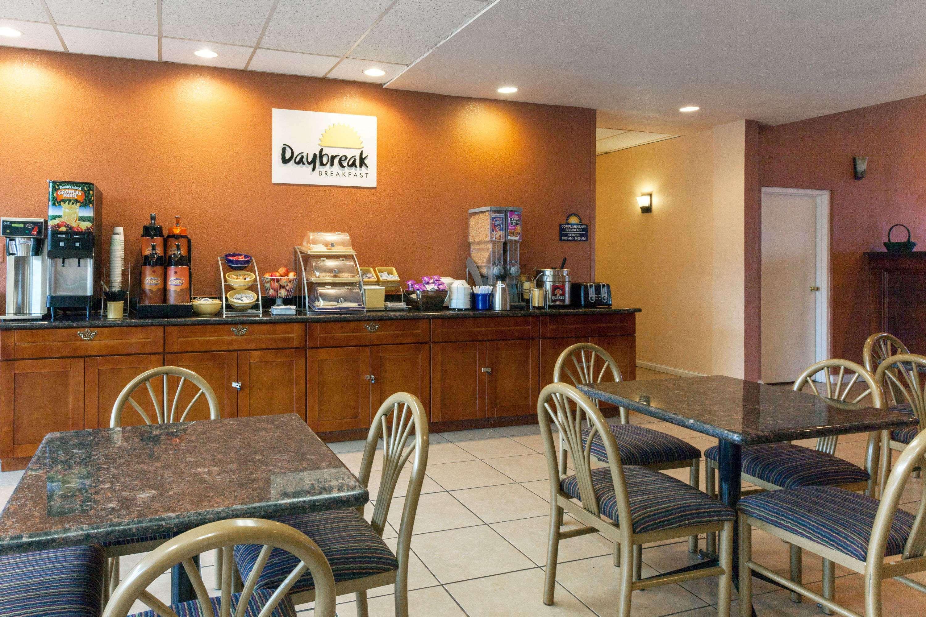 Days Inn By Wyndham Oklahoma City Fairground Экстерьер фото